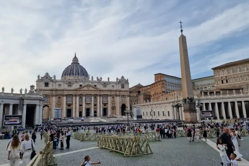 20241026_Petersdom mit Platz